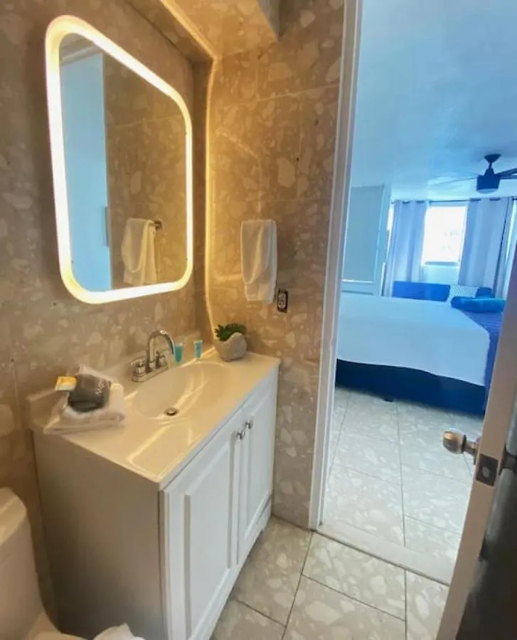 Pool Beachfront 2 Bedroom Condado Beach San Juan